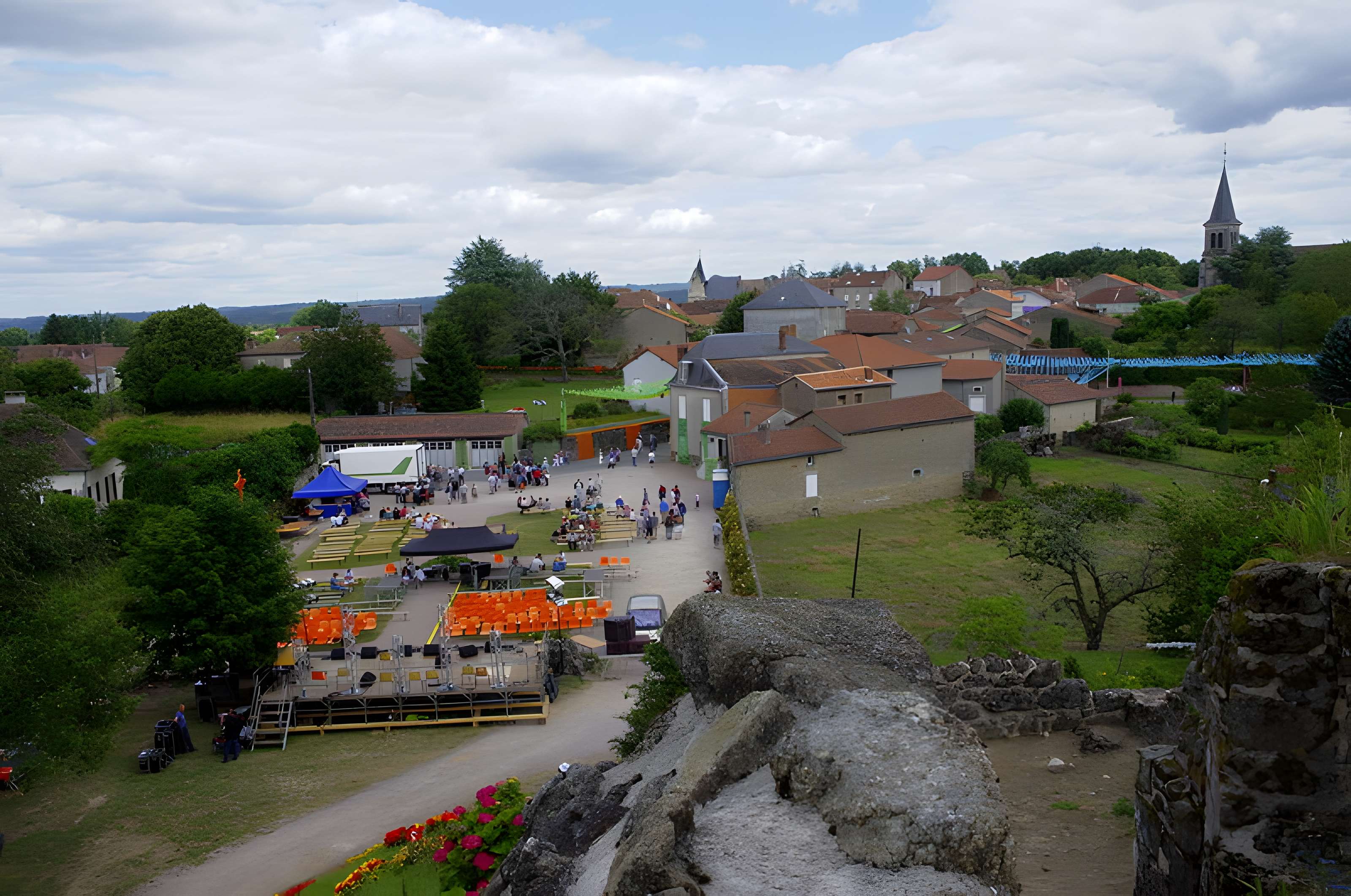 Tour de Piégut à Piégut-Pluviers