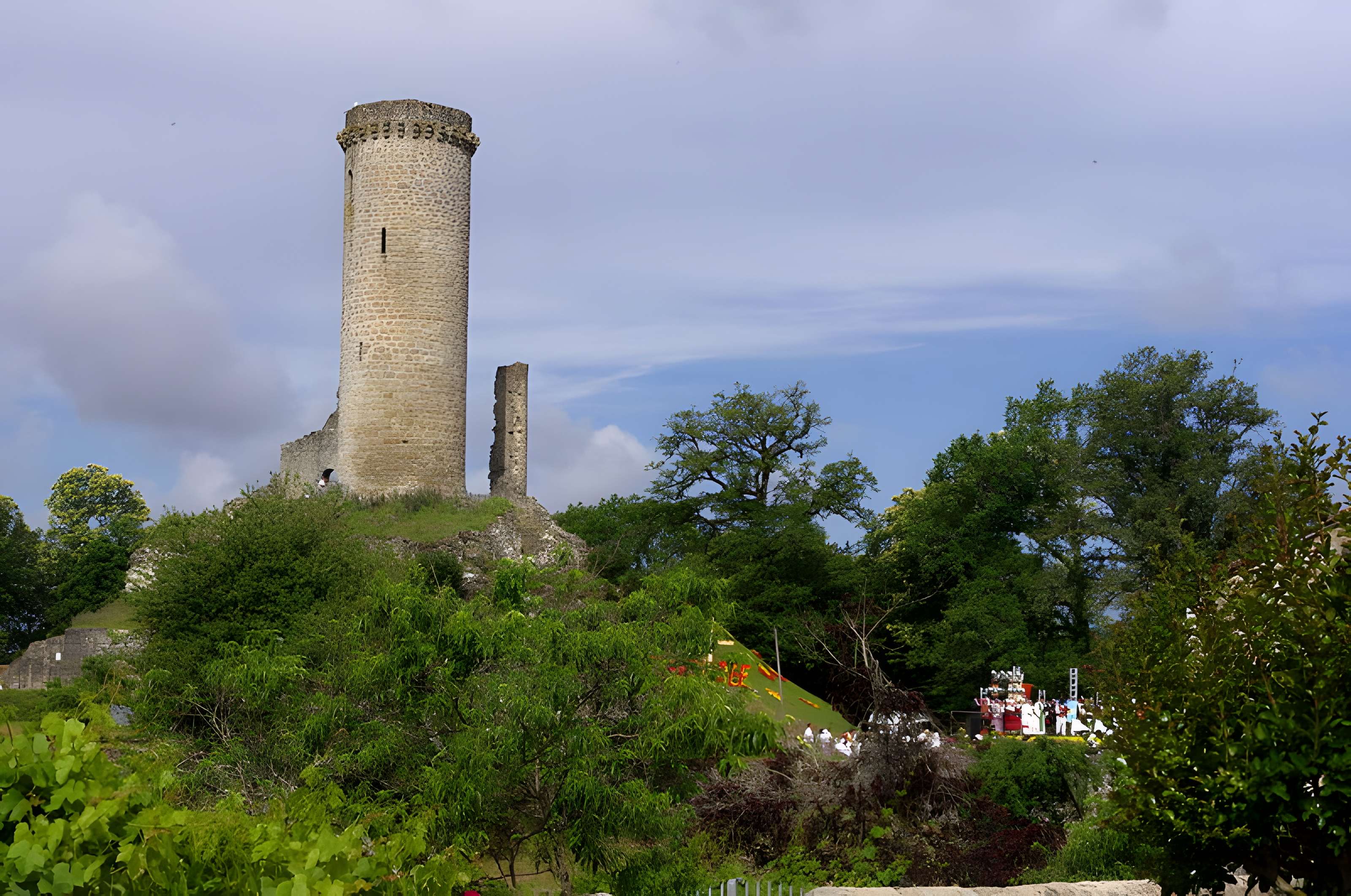 Tour de Piégut à Piégut-Pluviers