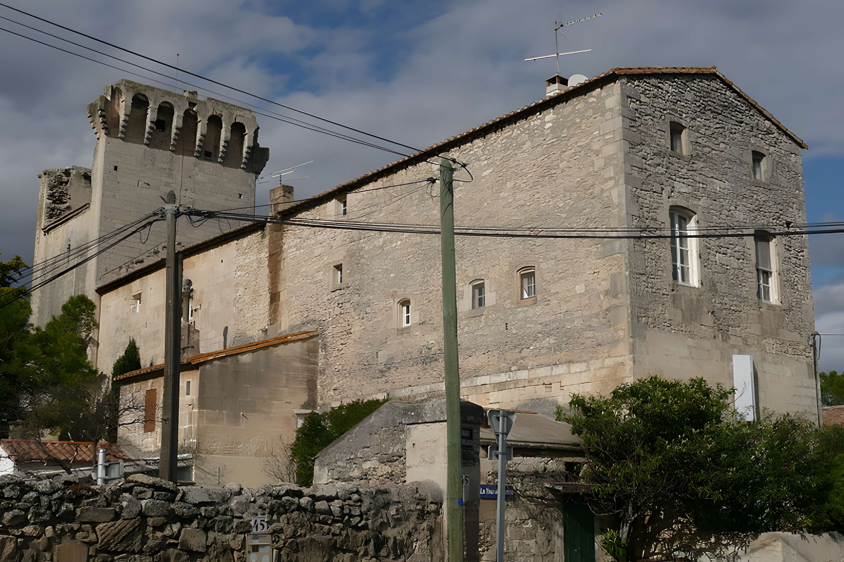 Tour des Abbés de Fontvieille