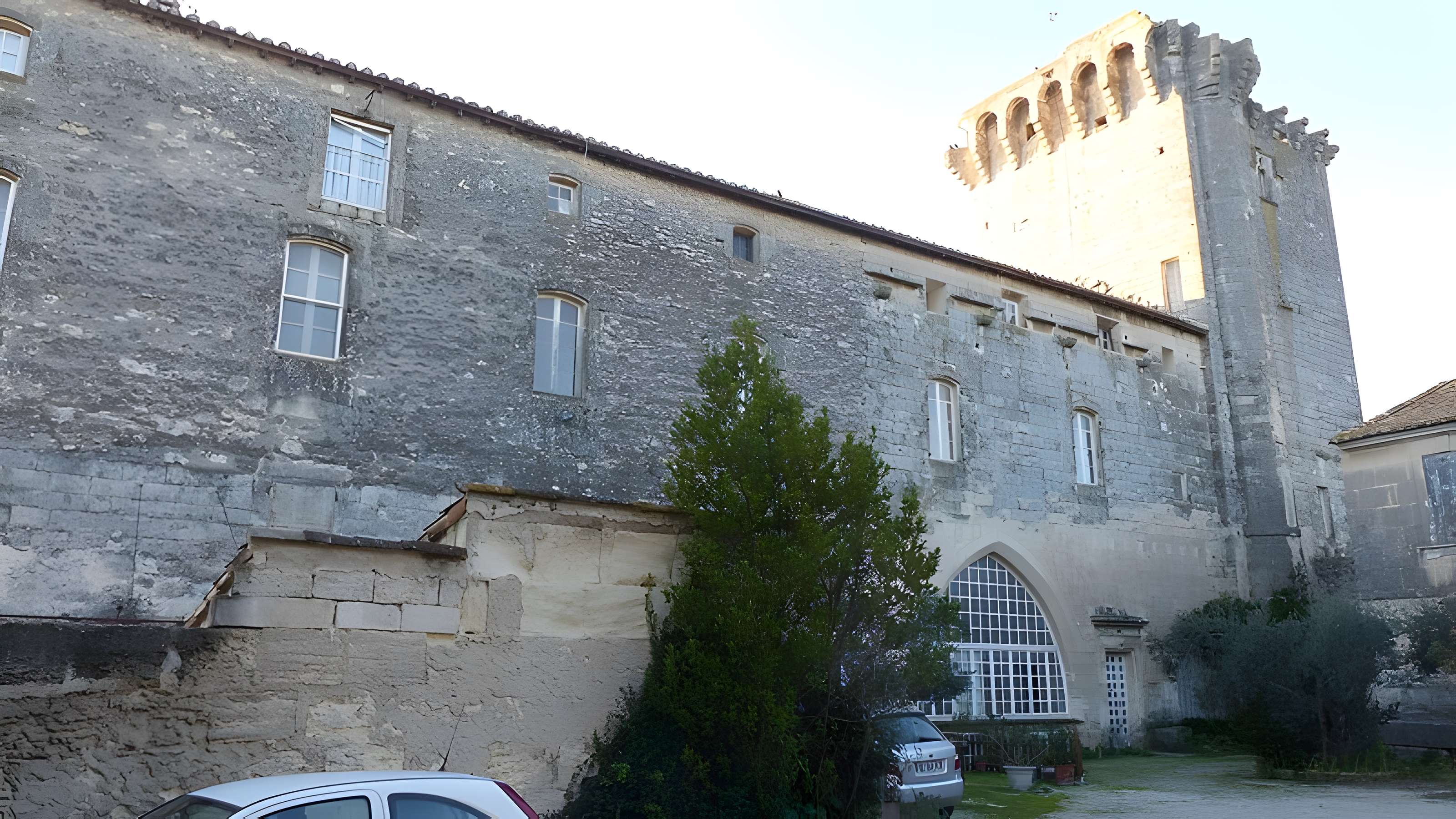 Tour des Abbés de Fontvieille