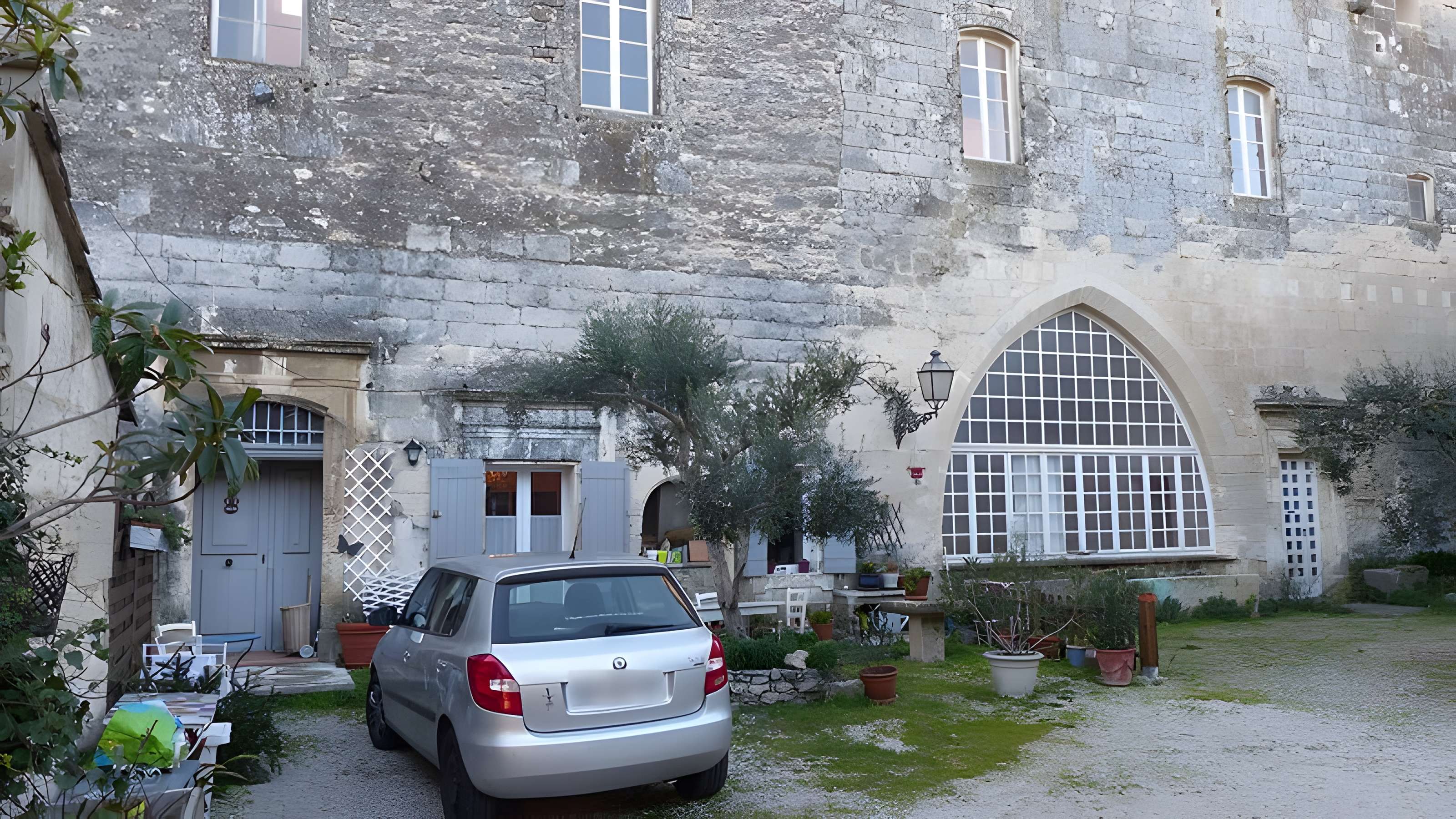 Tour des Abbés de Fontvieille