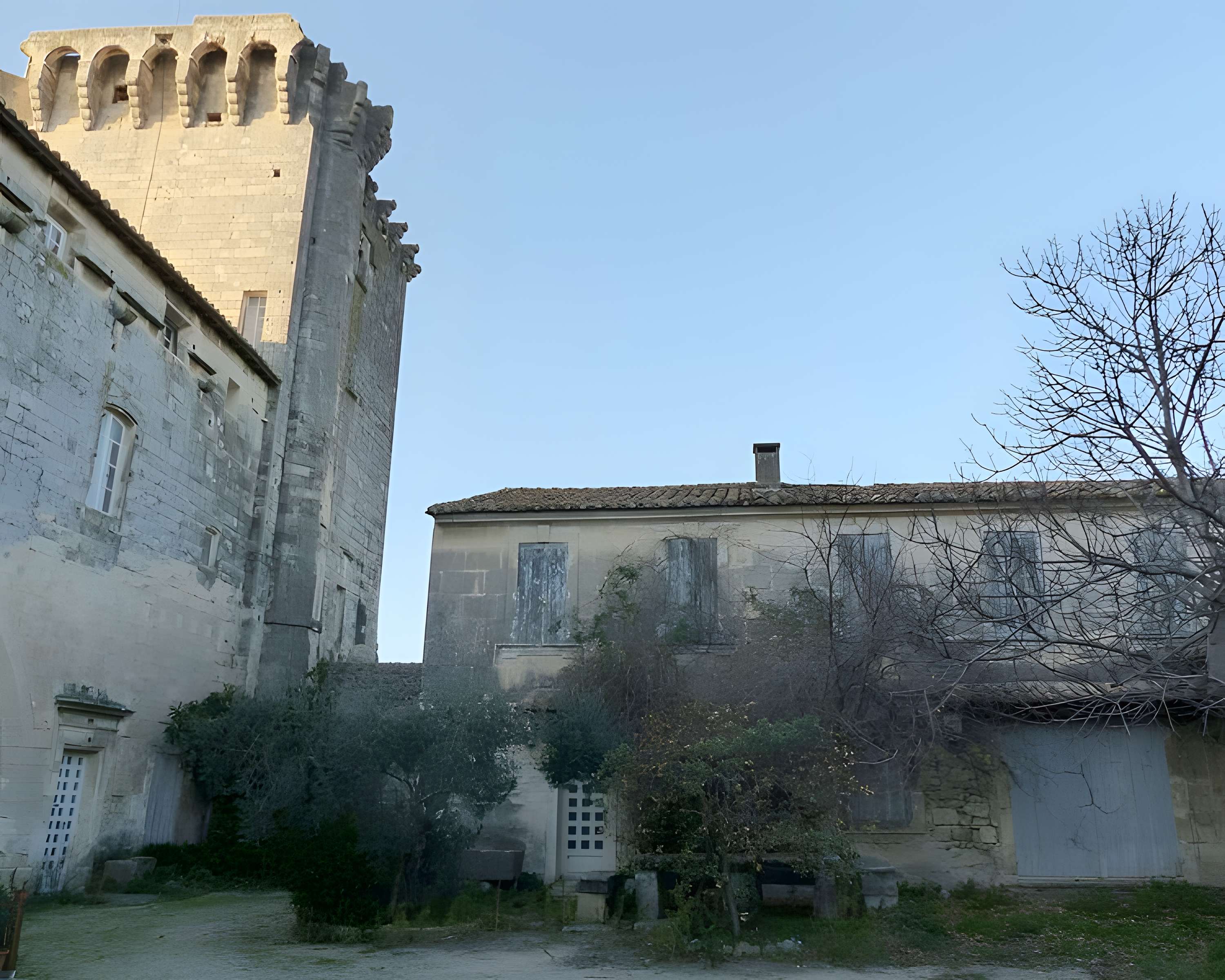 Tour des Abbés de Fontvieille