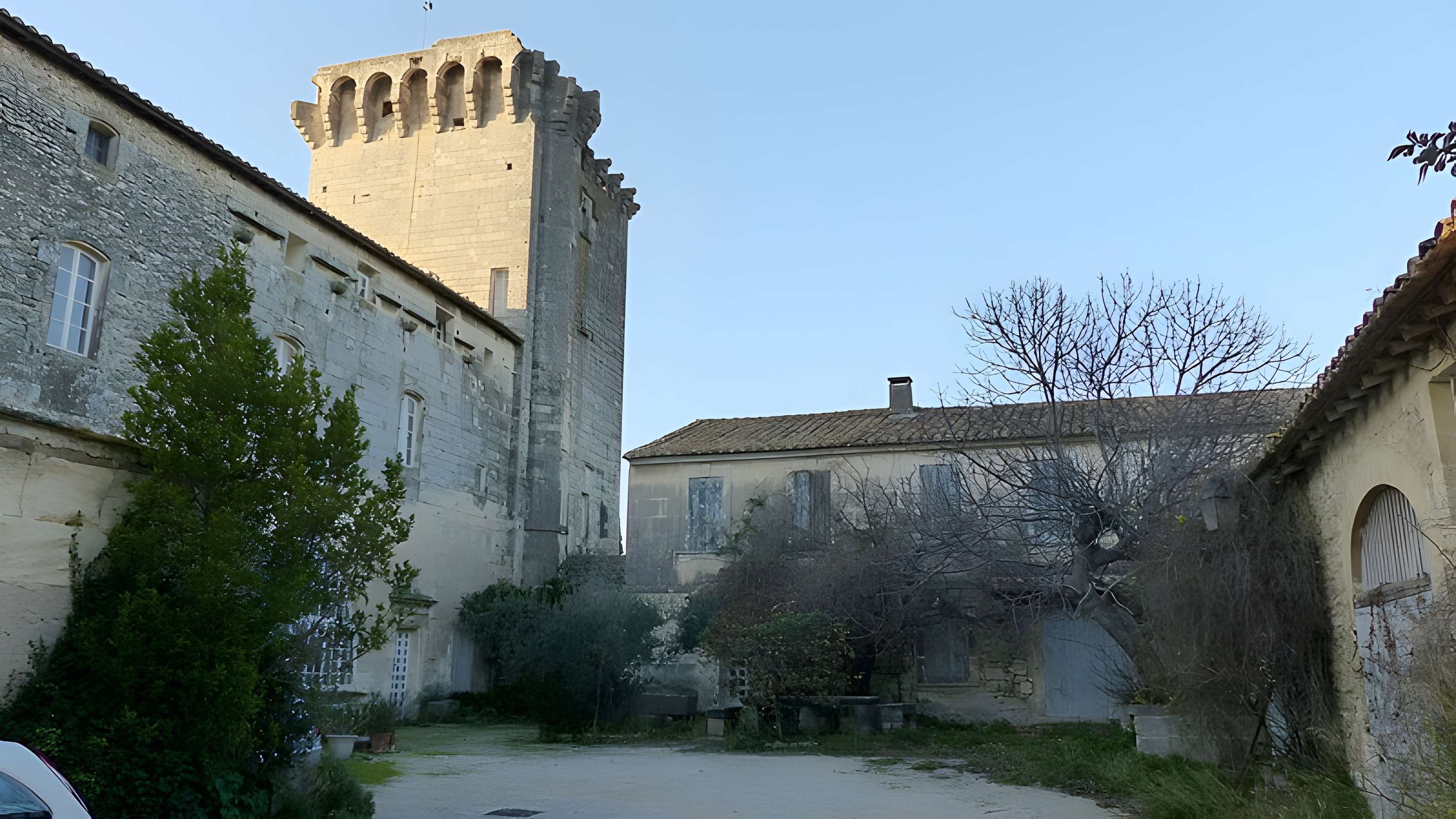 Tour des Abbés de Fontvieille