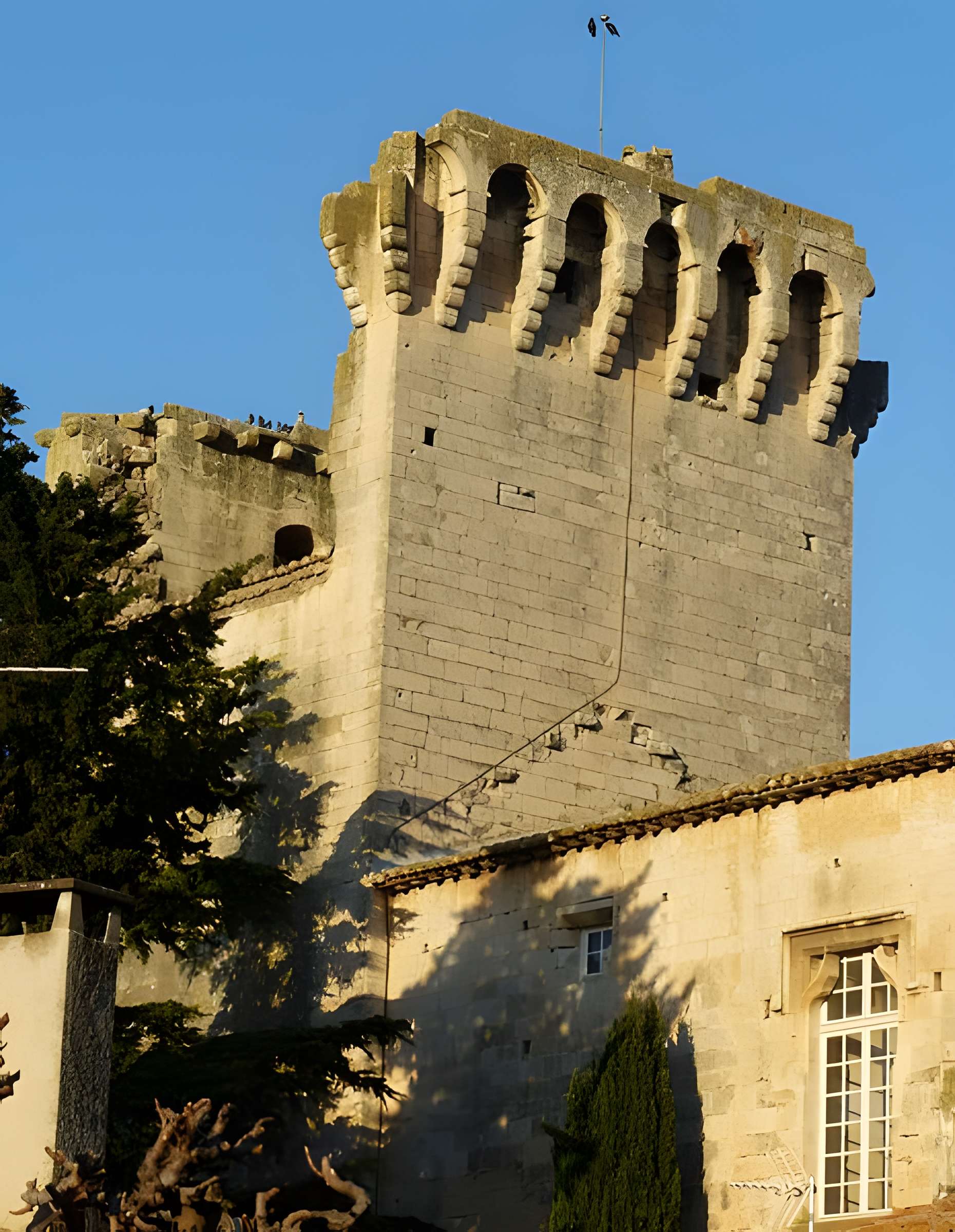 Tour des Abbés de Fontvieille