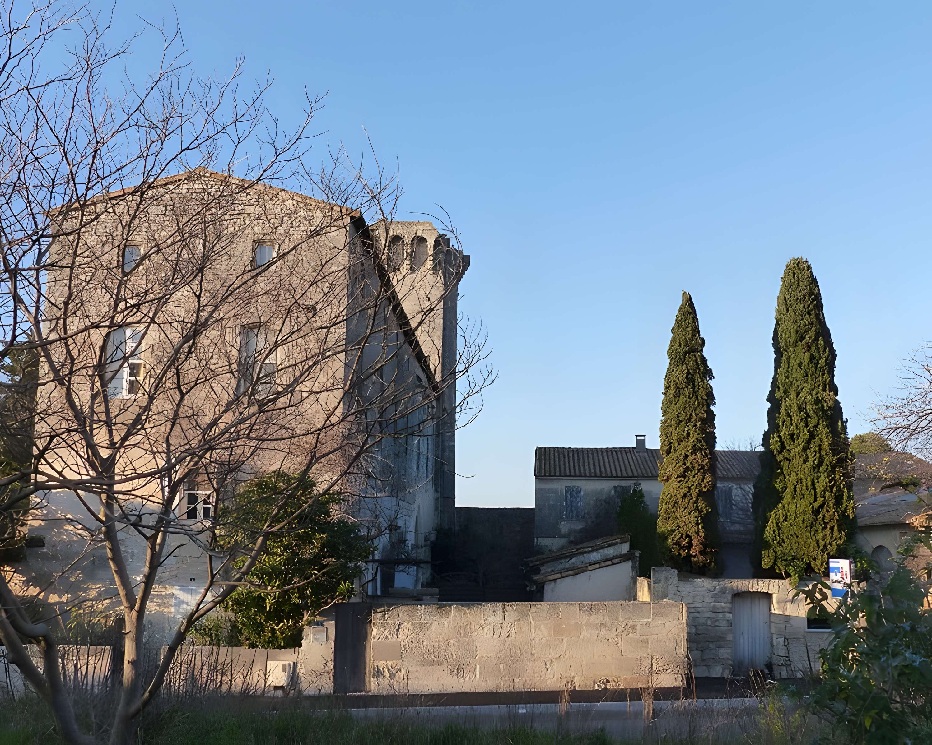 Tour des Abbés de Fontvieille