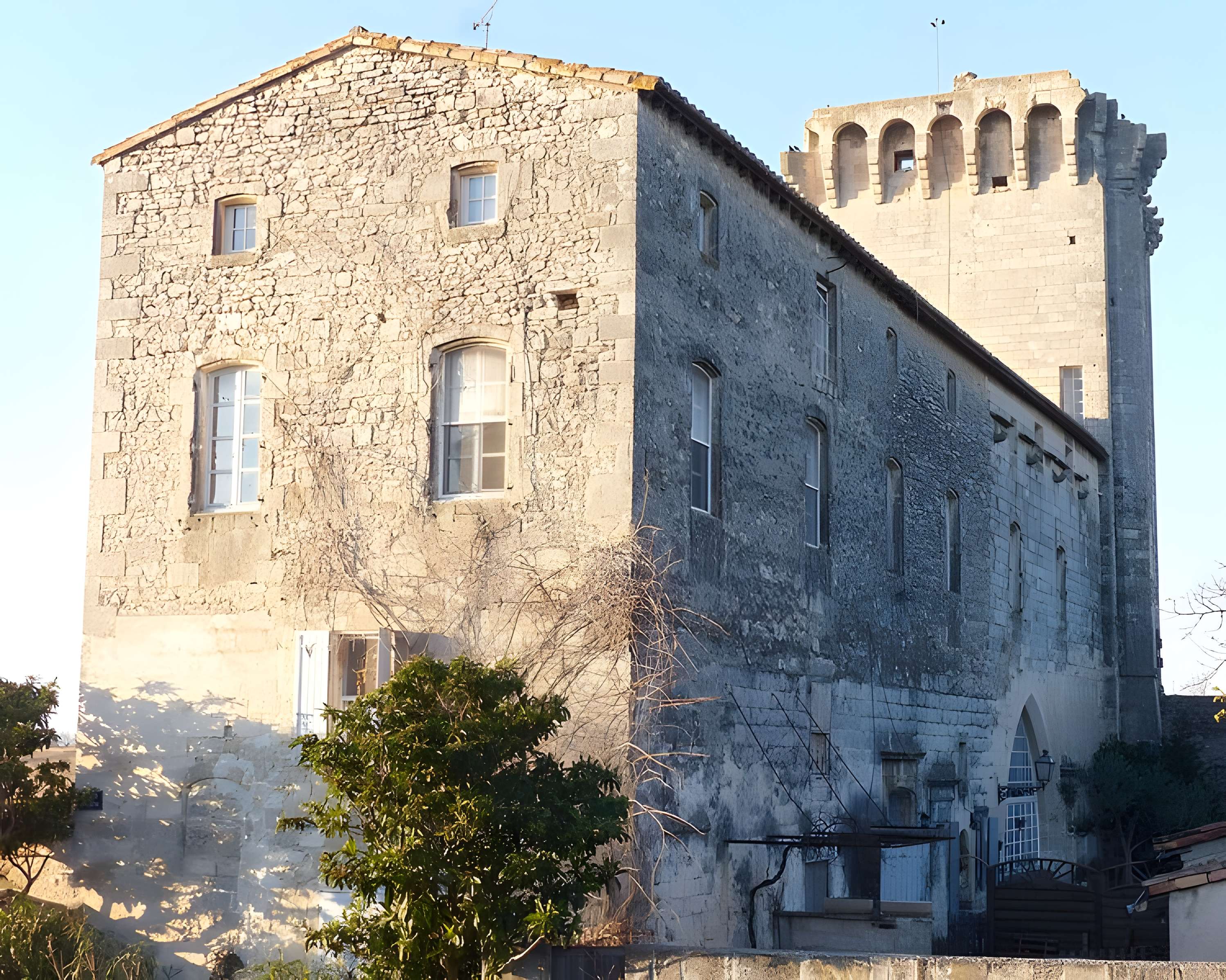Tour des Abbés de Fontvieille