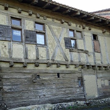 Maison à empilage de poutres, 59-62 Saint-Dizier à Cavarc