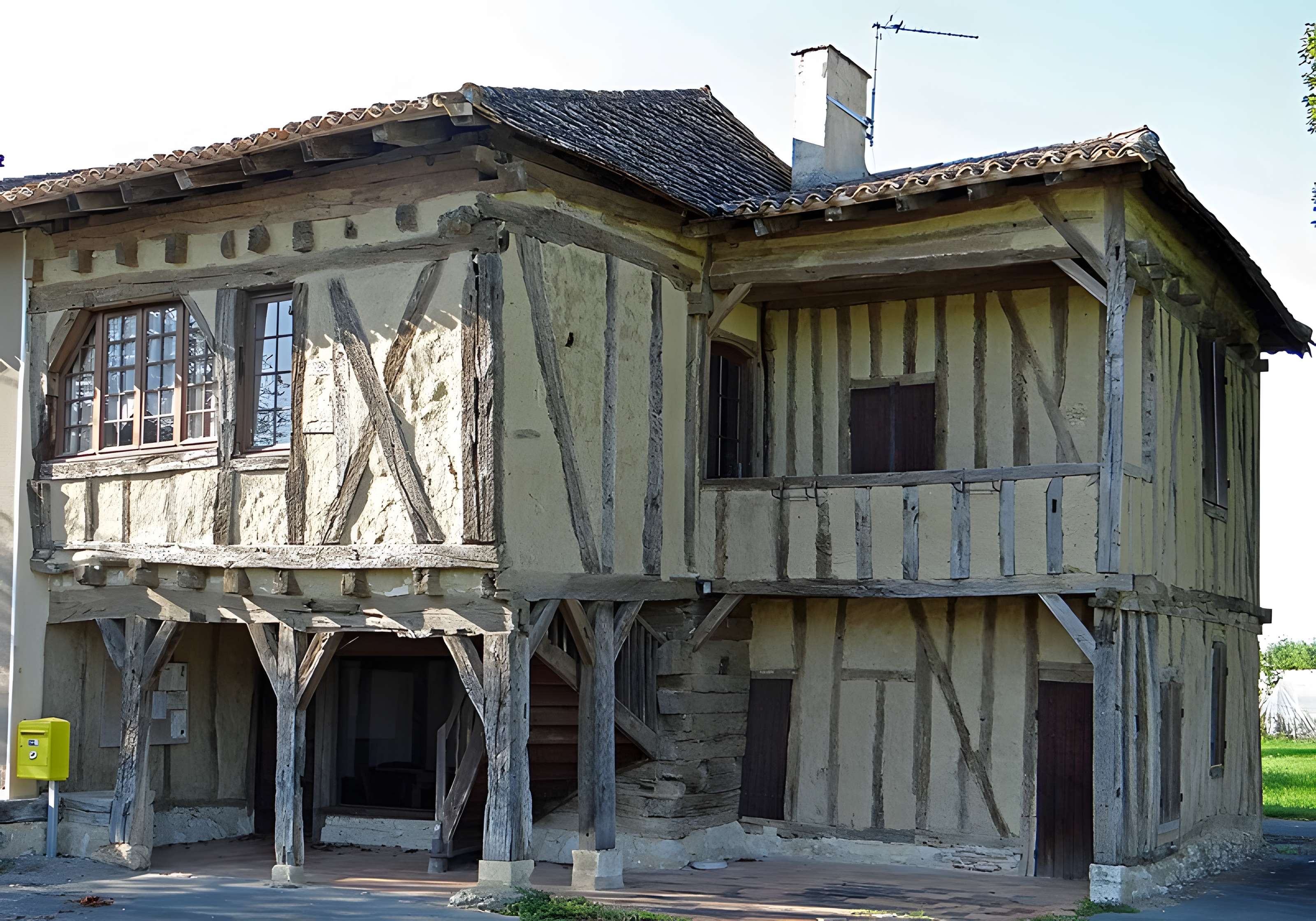 Maison à empilage de poutres, 59-62 Saint-Dizier à Cavarc