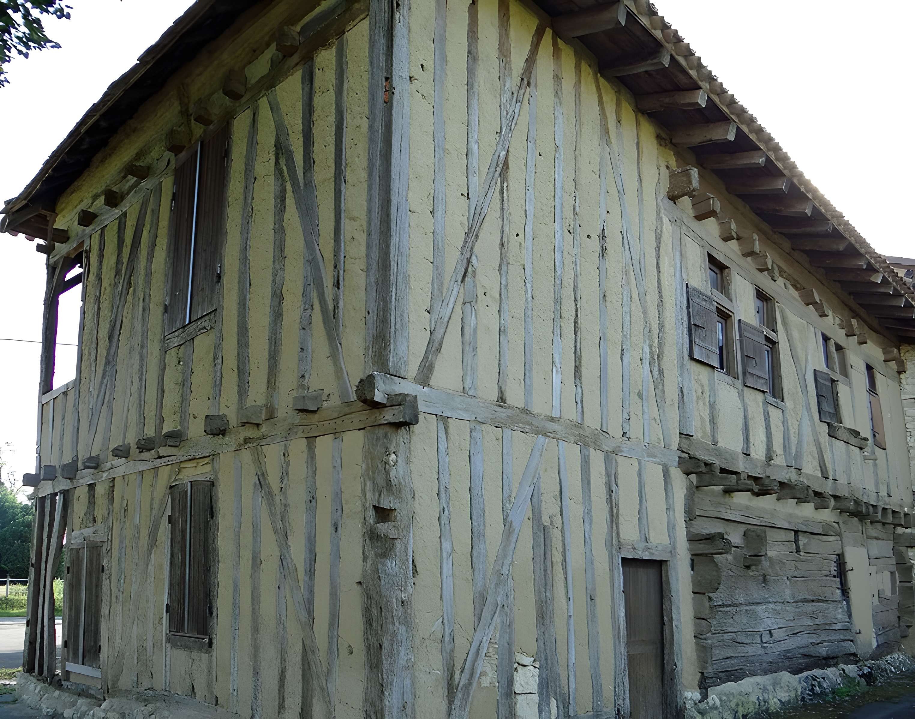 Maison à empilage de poutres, 59-62 Saint-Dizier à Cavarc