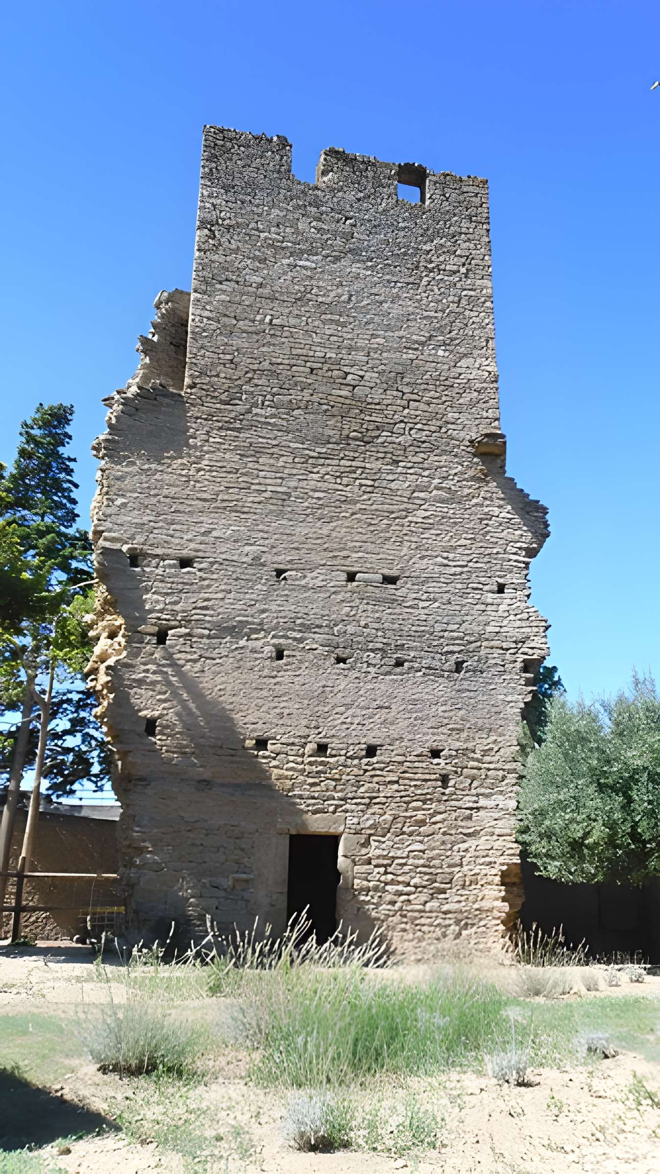 Tour du Bas de Laure-Minervois