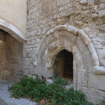 Tour du Moulin de lÉcole de Pernes-les-Fontaines