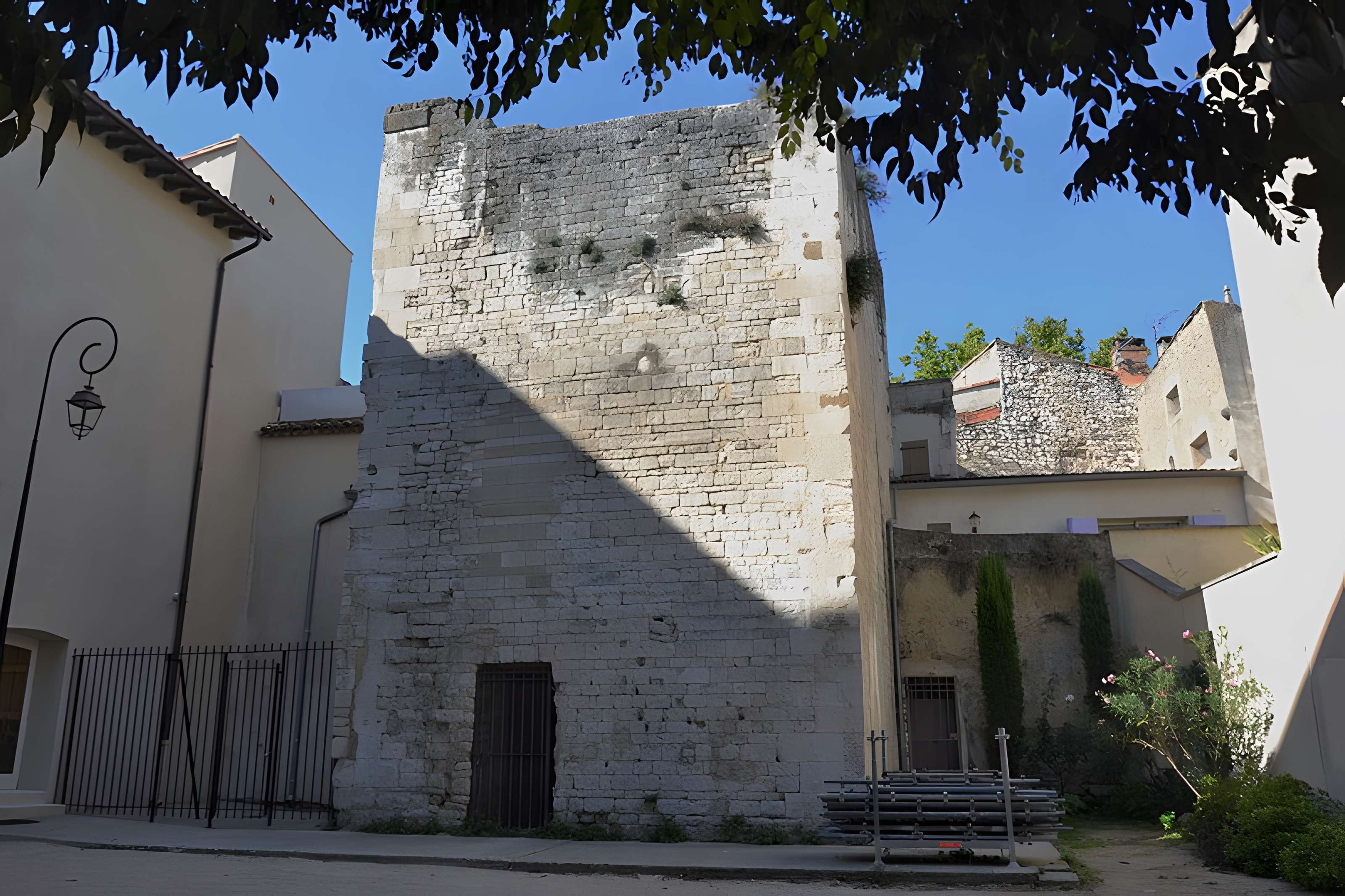Tour du Moulin de l'École de Pernes-les-Fontaines