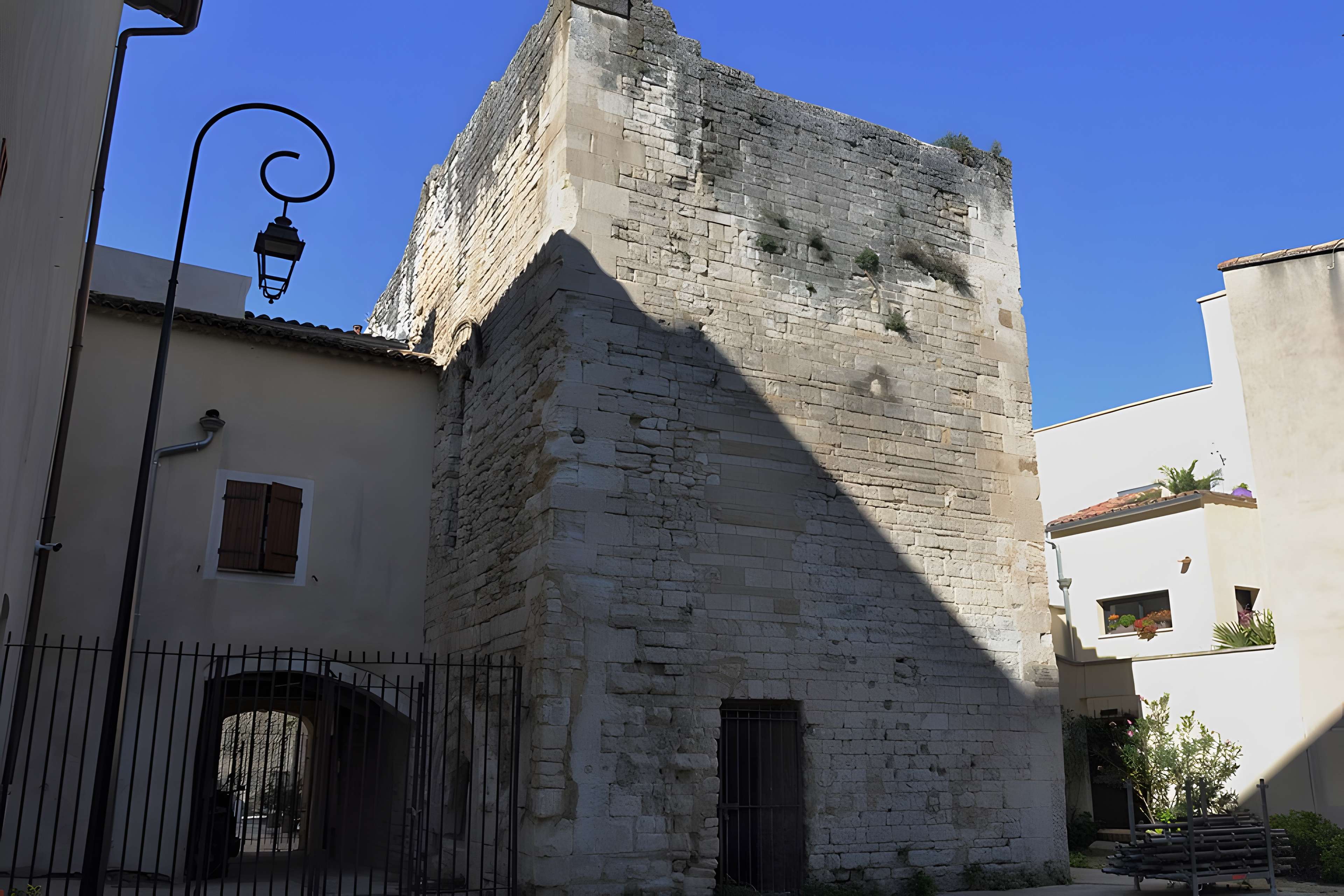 Tour du Moulin de l'École de Pernes-les-Fontaines
