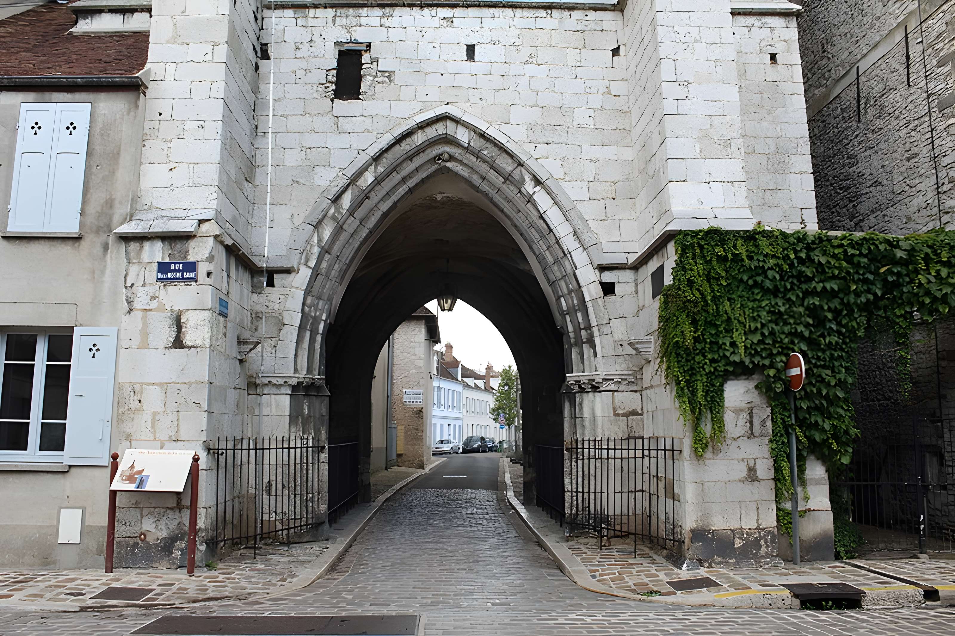 Tour Notre-Dame-du-Val de Provins