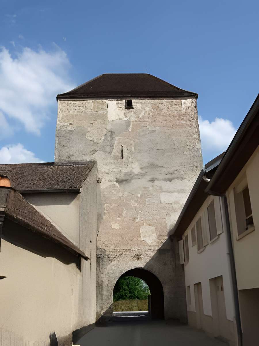 Tour porte de Rochefort-sur-Nenon 