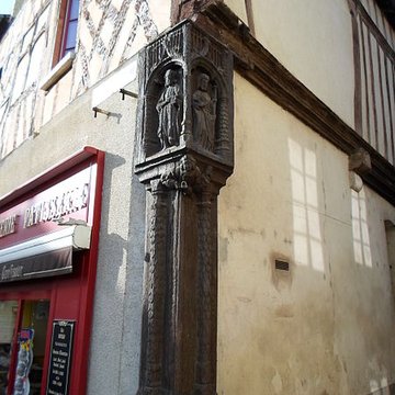 Maison au poteau Cornier à Saint-Julien-du-Sault