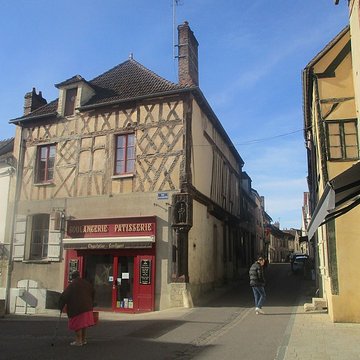 Maison au poteau Cornier à Saint-Julien-du-Sault