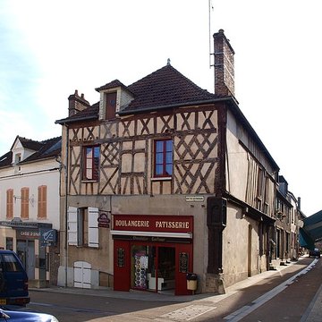 Maison au poteau Cornier à Saint-Julien-du-Sault