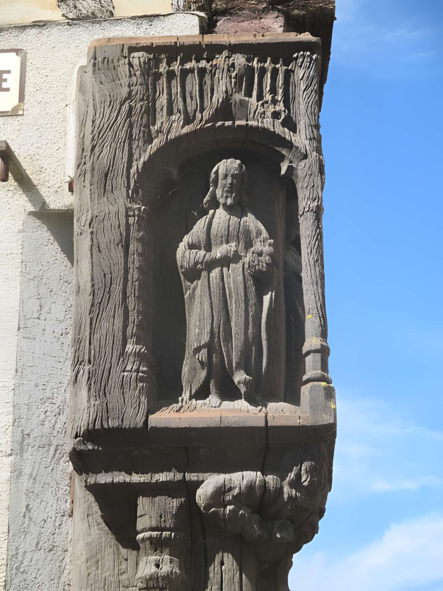 Maison au poteau Cornier à Saint-Julien-du-Sault