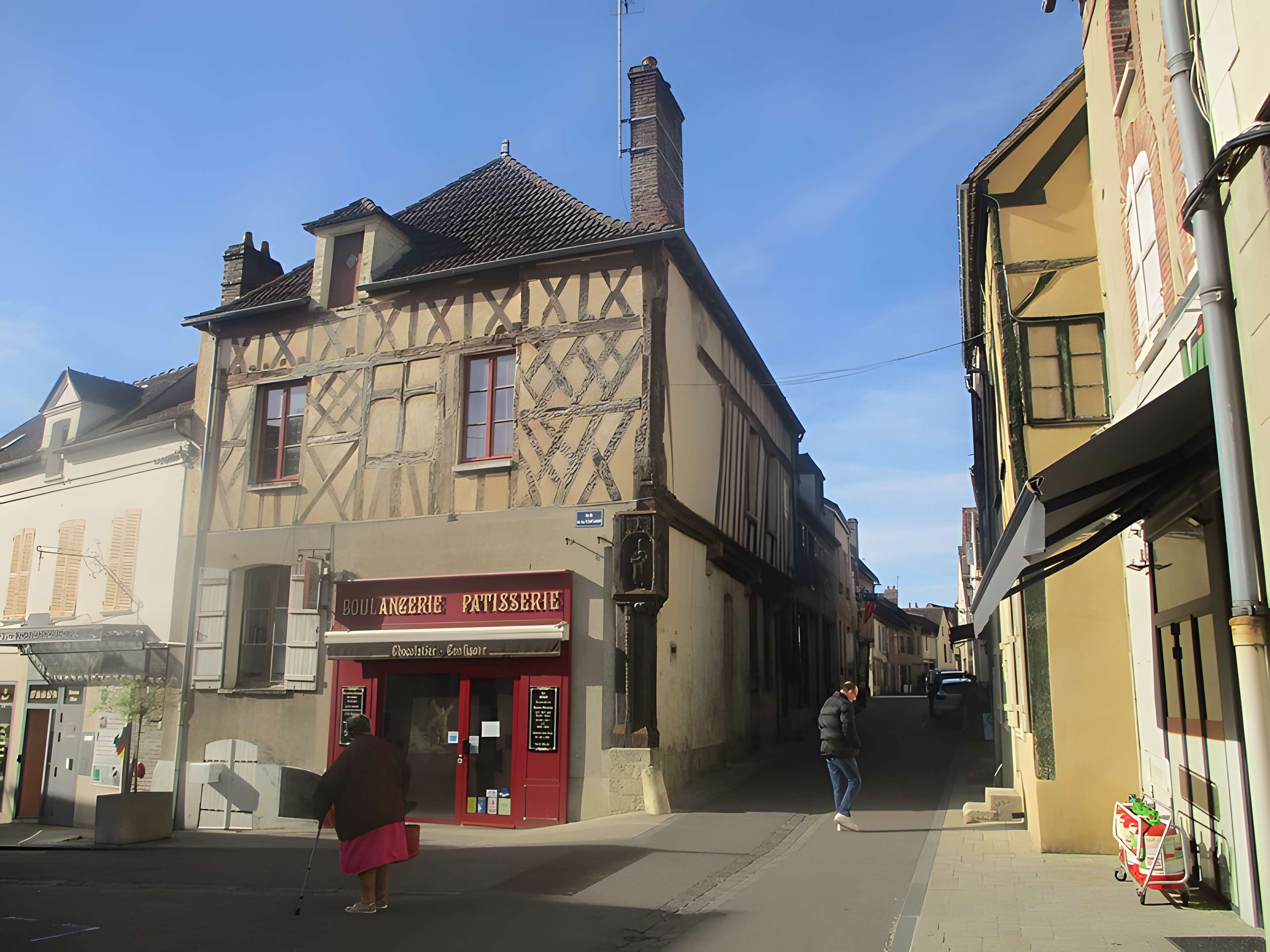 Maison au poteau Cornier à Saint-Julien-du-Sault