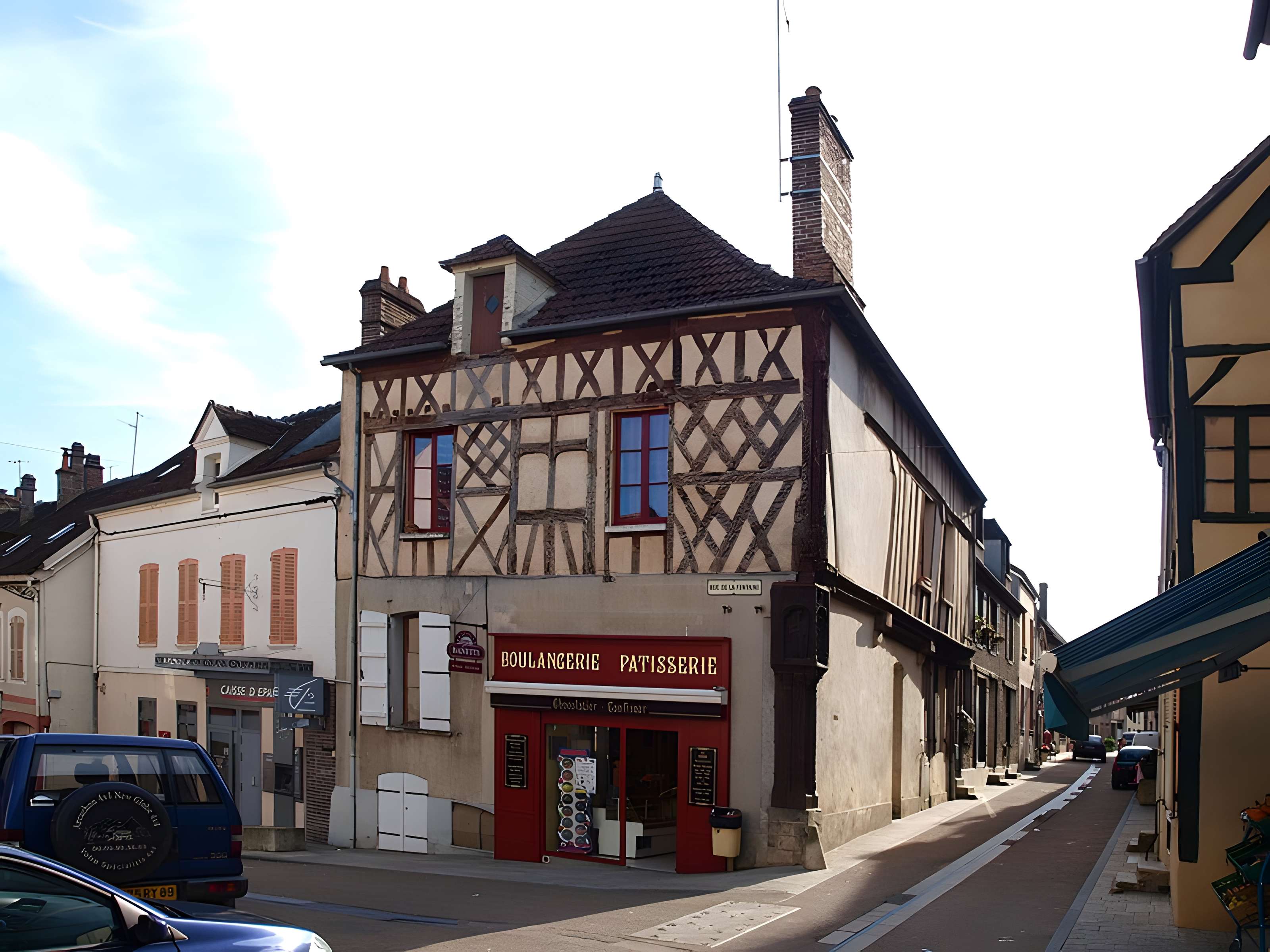 Maison au poteau Cornier à Saint-Julien-du-Sault