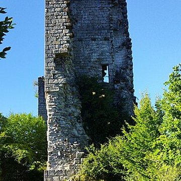Tours des Carbonnières à Goulles