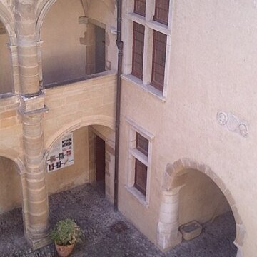 Maison carrée à Nay