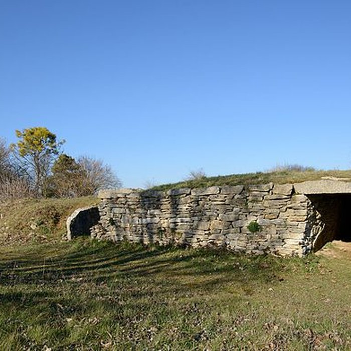 Photo de Ensemble des deux tumulus à chambres dolméniques, appelés tumulus du Montiou