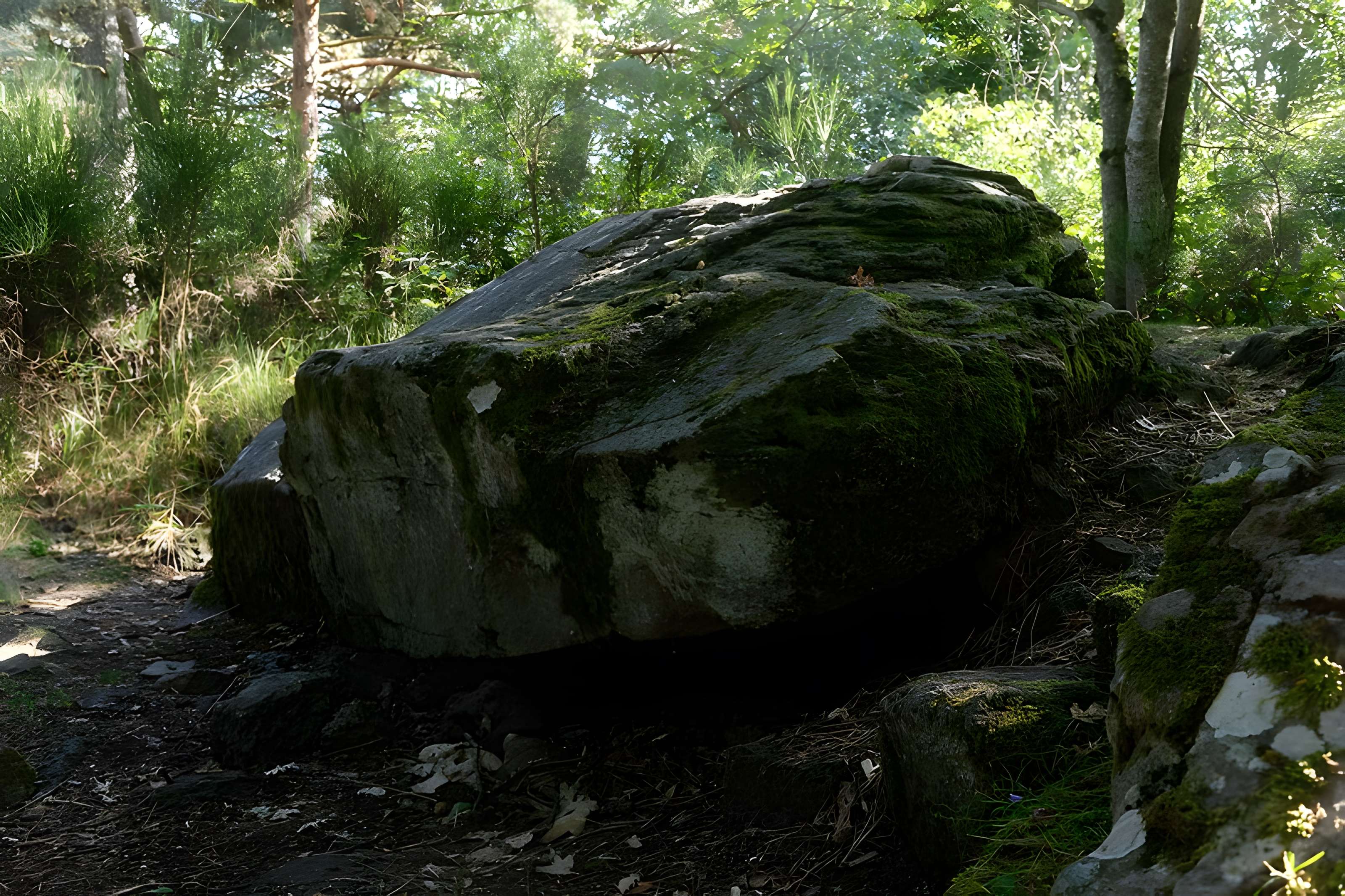Tumulus-dolmen de la Pineyre à Saint-Nectaire
