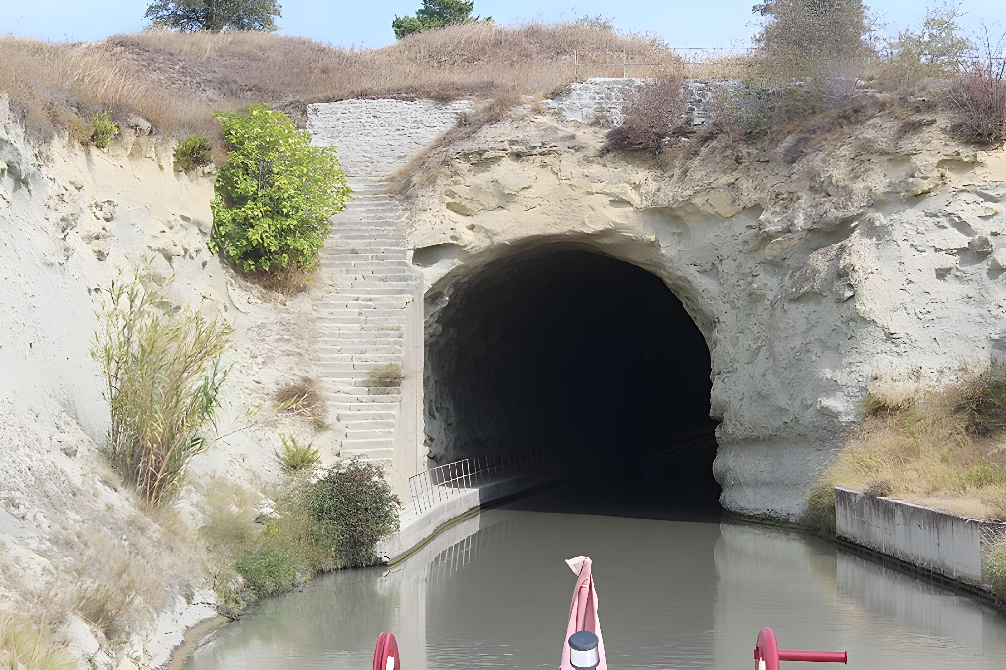 Tunnel-aqueduc de drainage de l'étang de Colombiers et Montady