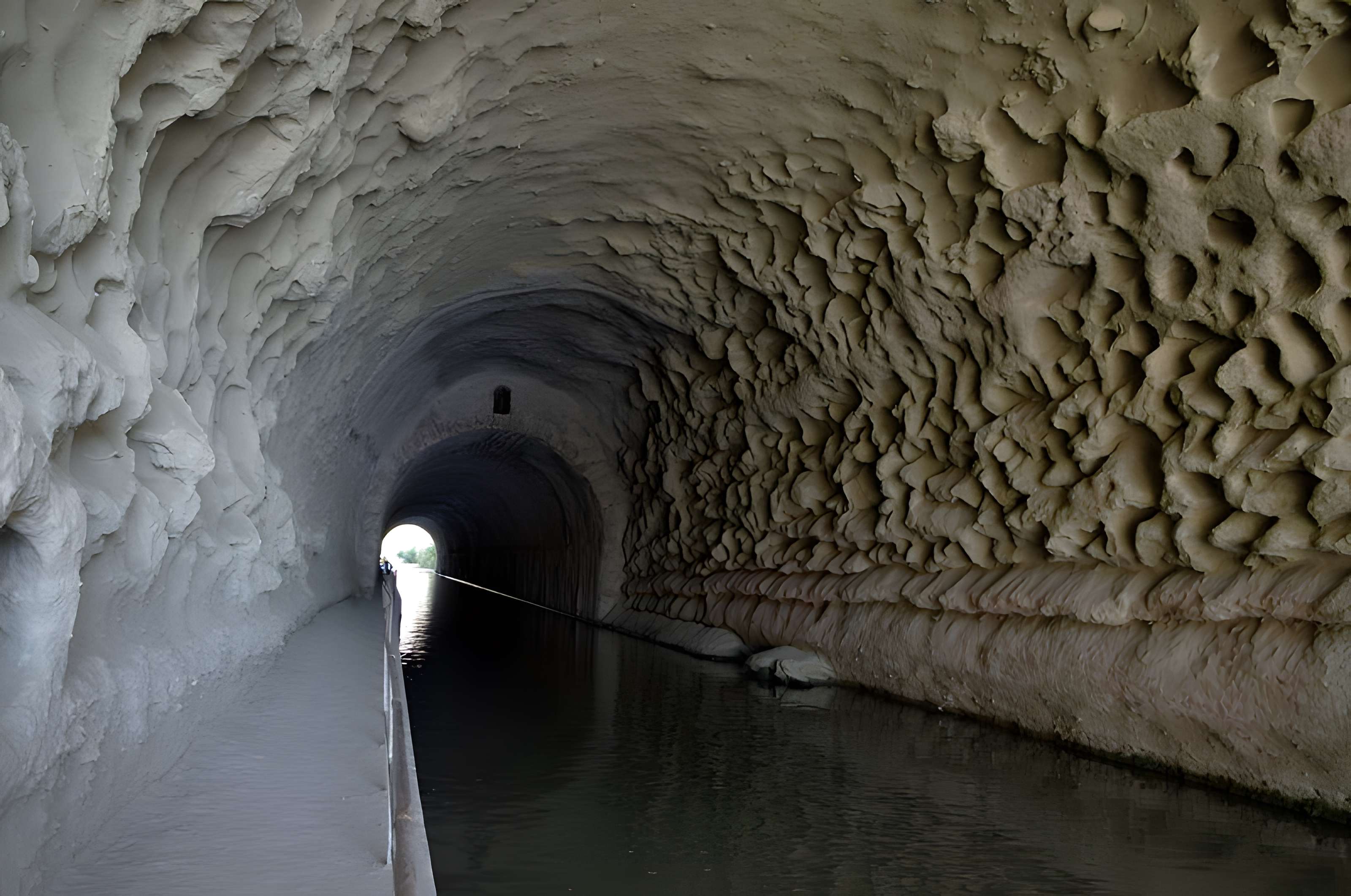 Tunnel-aqueduc de drainage de l'étang de Colombiers et Montady