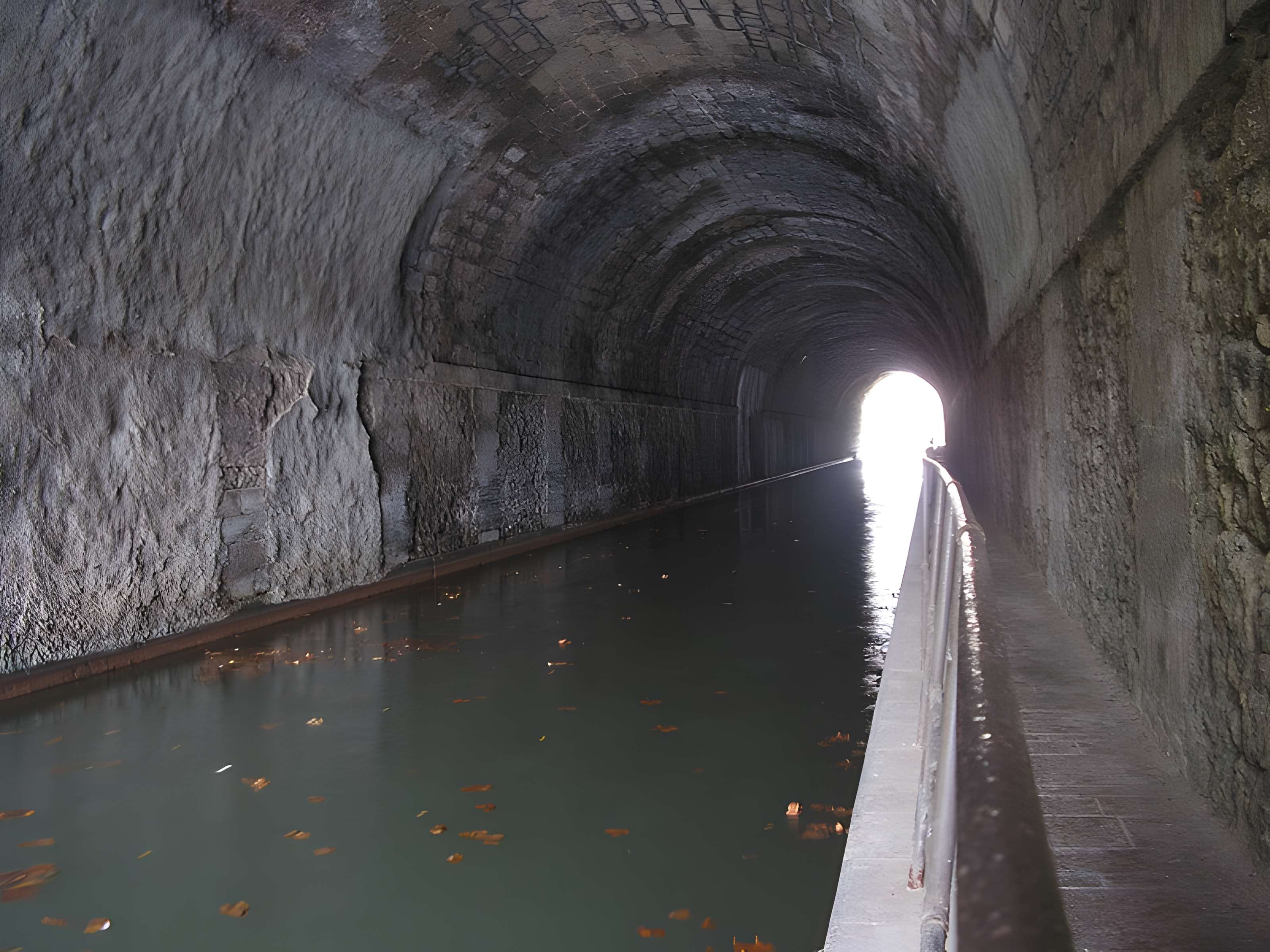 Tunnel-aqueduc de drainage de l'étang de Colombiers et Montady