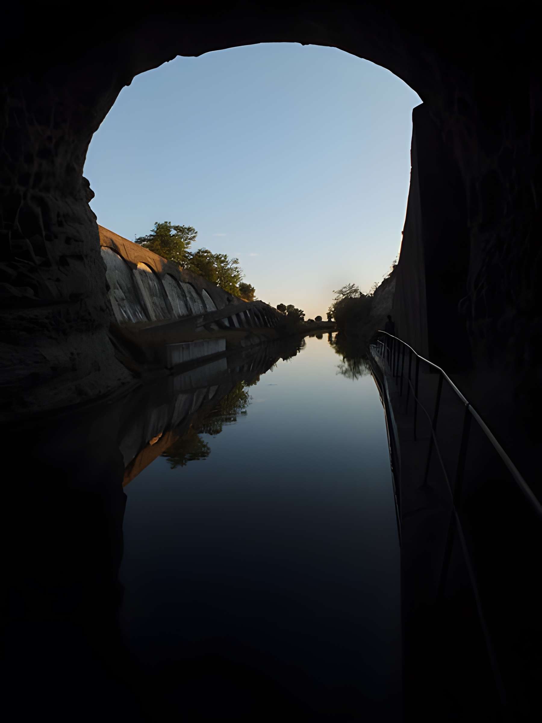 Tunnel-aqueduc de drainage de l'étang de Colombiers et Montady