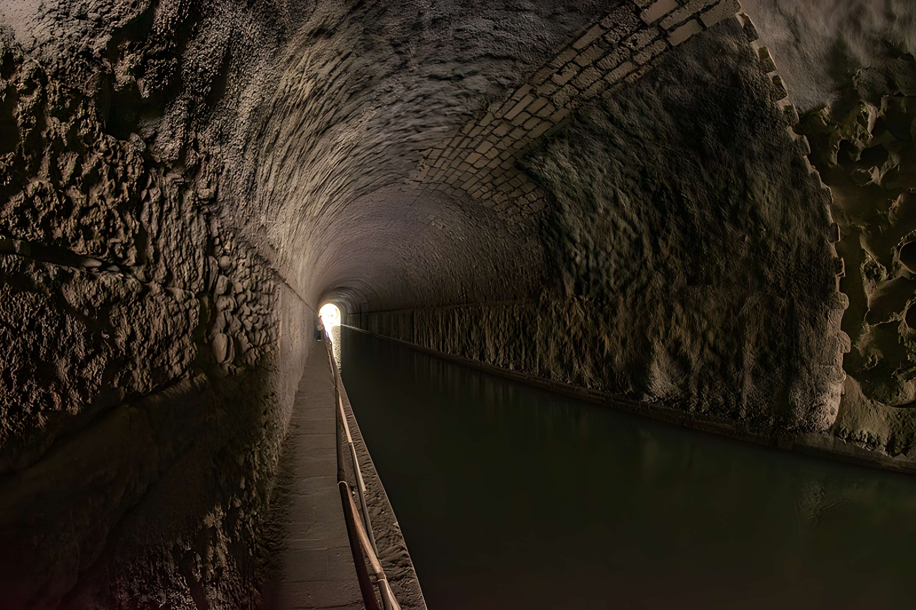 Tunnel-aqueduc de drainage de l'étang de Colombiers et Montady