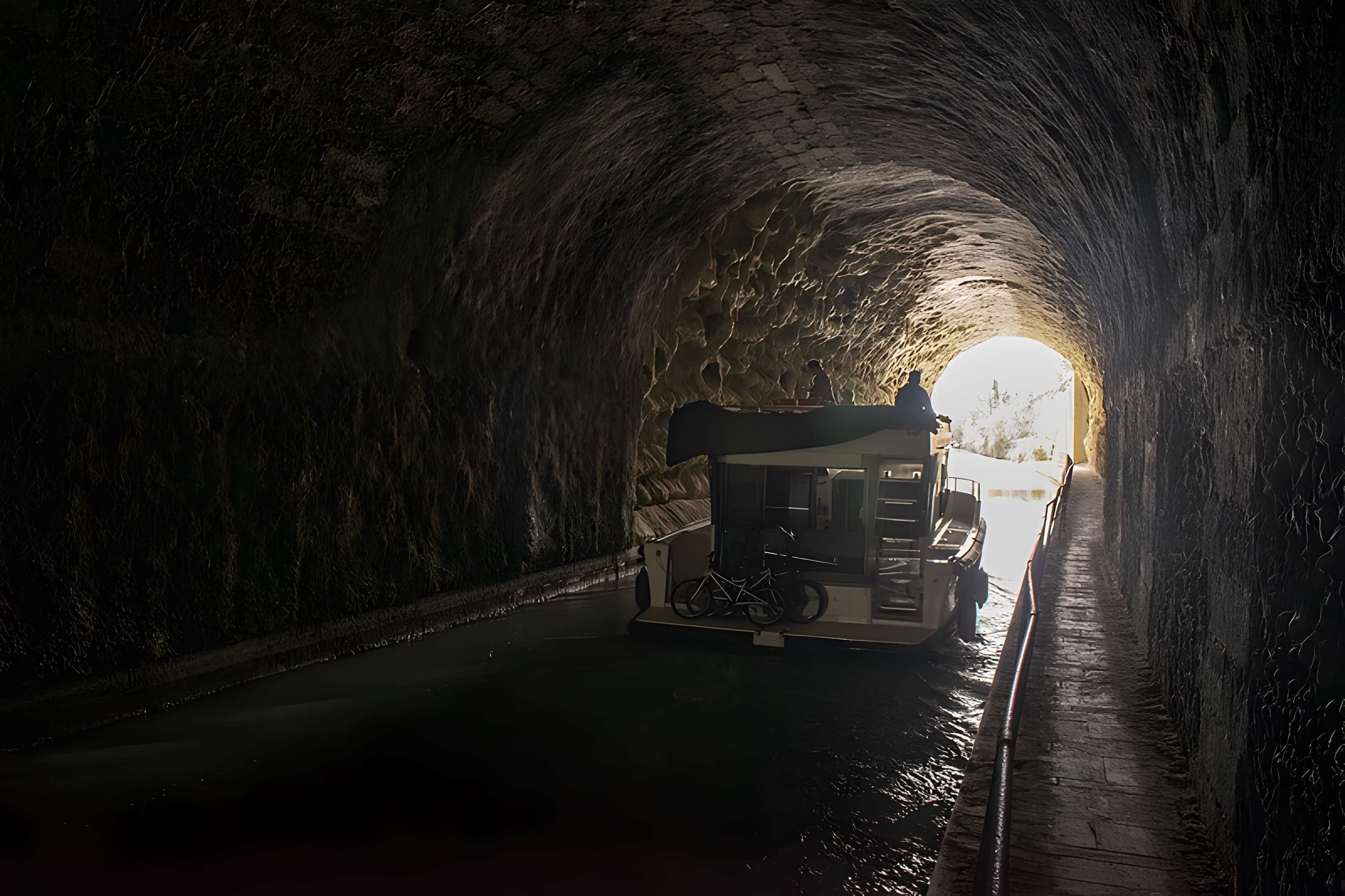 Tunnel-aqueduc de drainage de l'étang de Colombiers et Montady