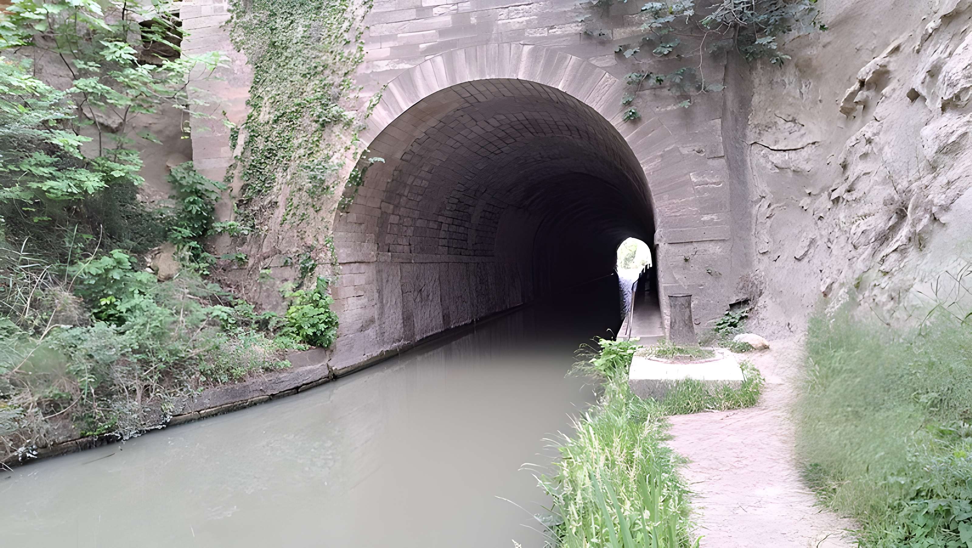 Tunnel-aqueduc de drainage de l'étang de Colombiers et Montady