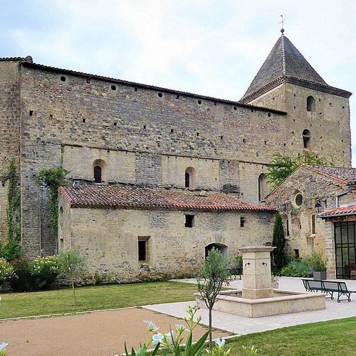 Photo de Vestiges de labbaye de Saint-Polycarpe