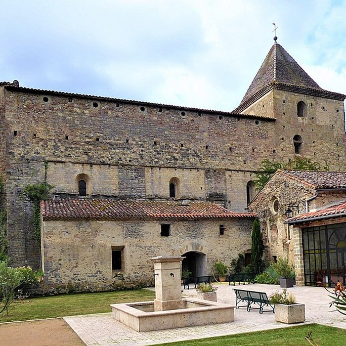 Photo de Vestiges de labbaye de Saint-Polycarpe