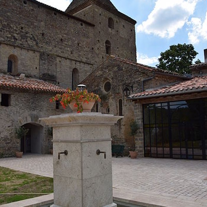 Photo de Vestiges de labbaye de Saint-Polycarpe