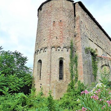 Vestiges de labbaye de Saint-Polycarpe