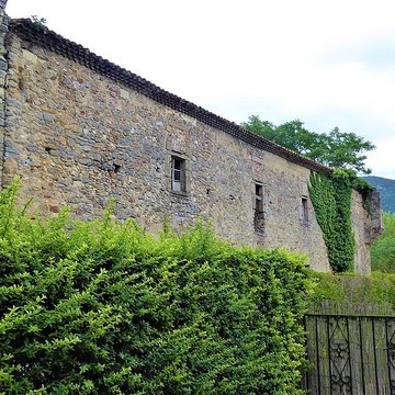Vestiges de labbaye de Saint-Polycarpe
