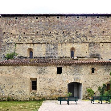 Vestiges de labbaye de Saint-Polycarpe