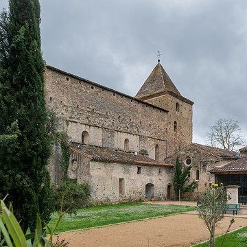 Vestiges de labbaye de Saint-Polycarpe