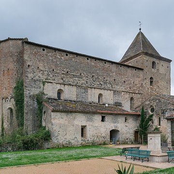 Vestiges de labbaye de Saint-Polycarpe