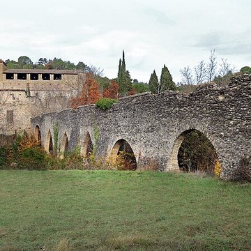Vestiges de labbaye de Saint-Polycarpe