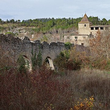 Vestiges de labbaye de Saint-Polycarpe