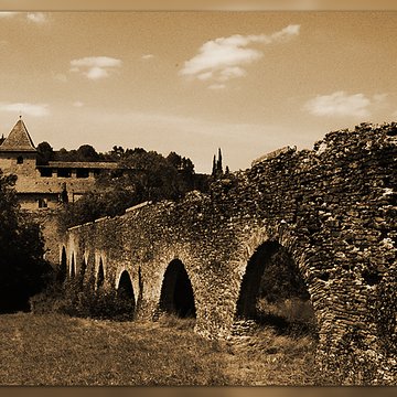 Vestiges de labbaye de Saint-Polycarpe