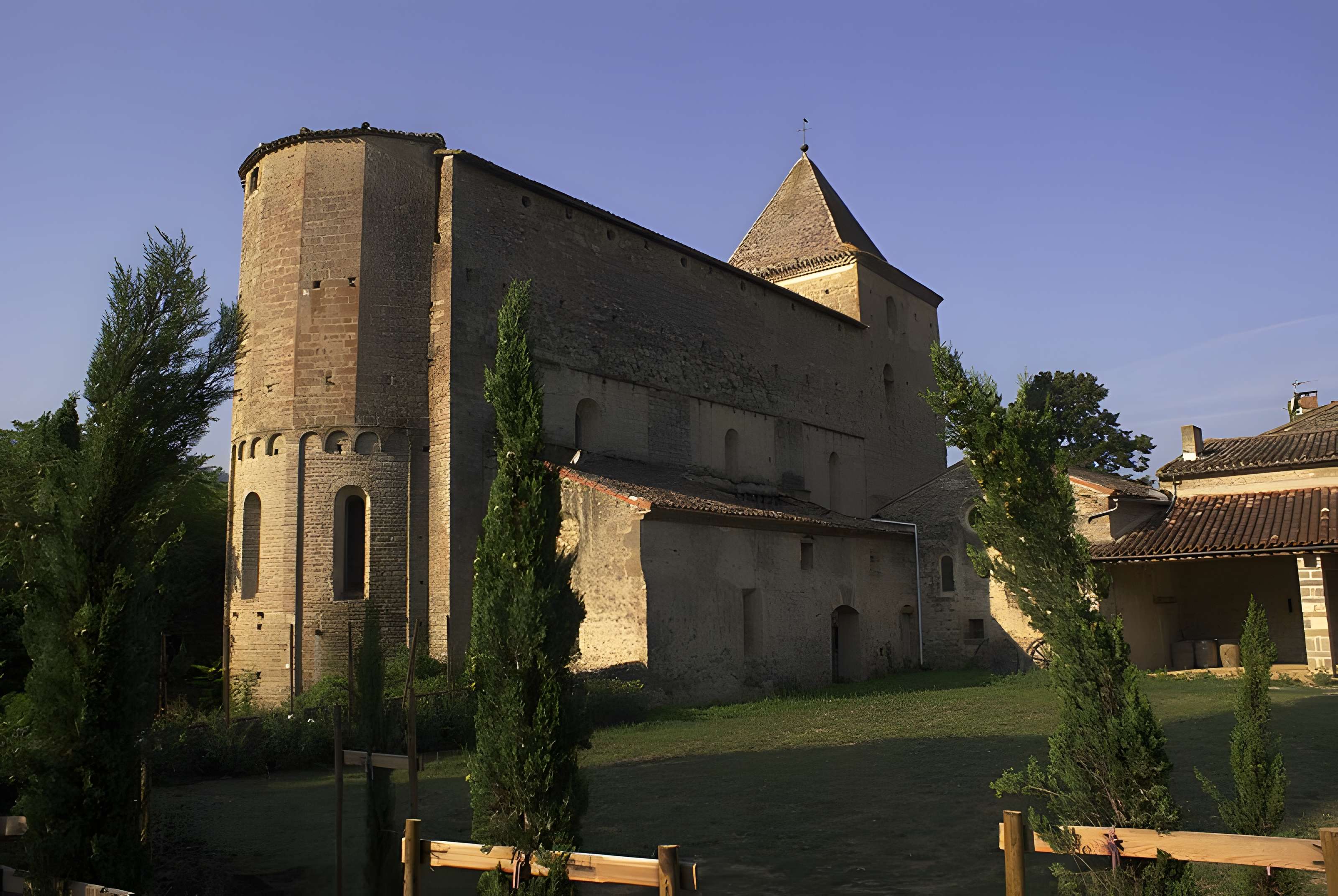 Vestiges de l'abbaye de Saint-Polycarpe