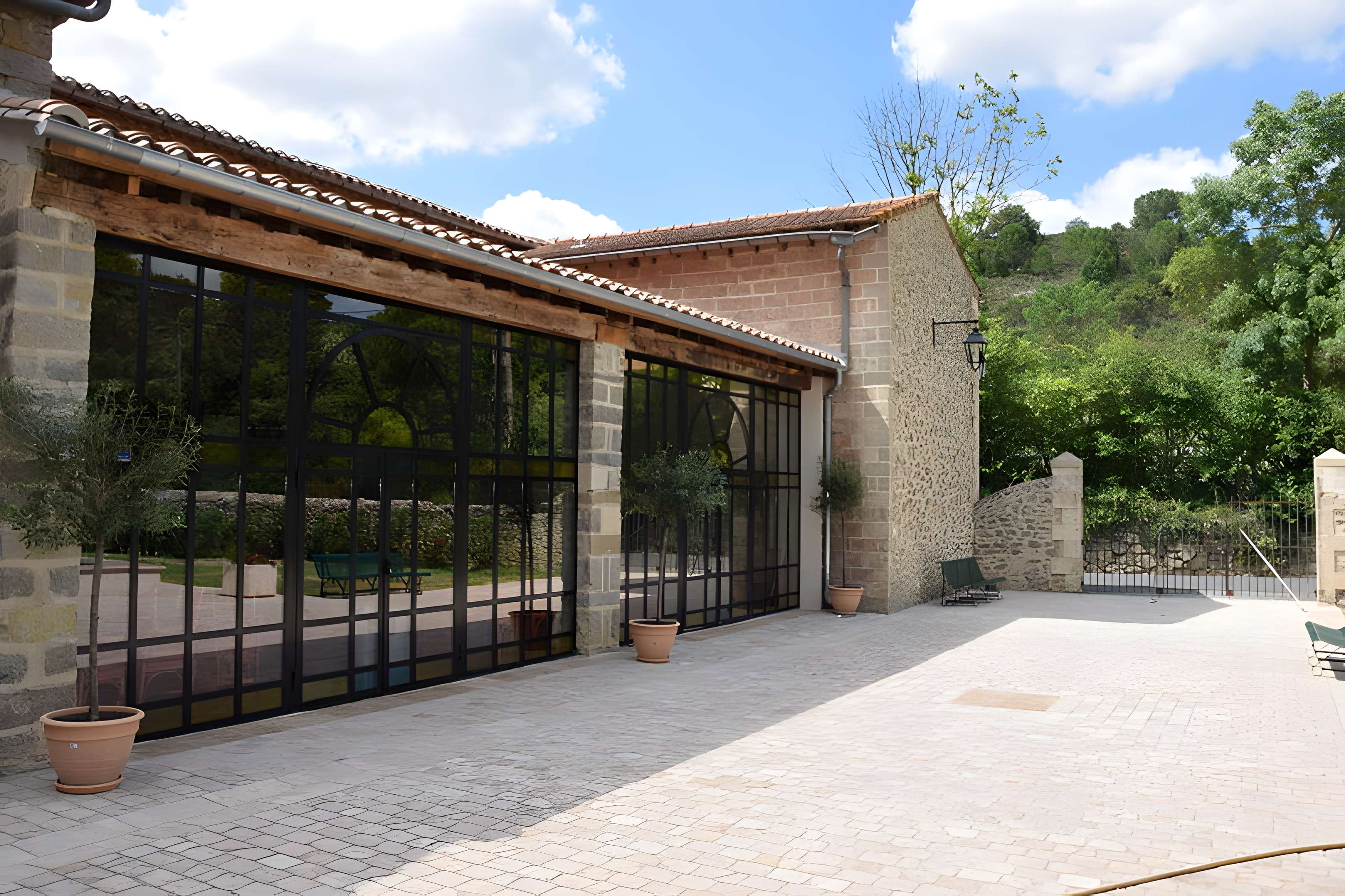 Vestiges de l'abbaye de Saint-Polycarpe