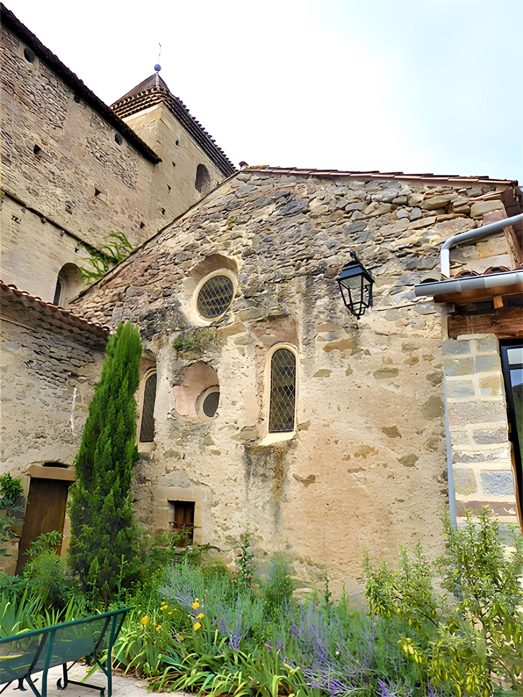 Vestiges de l'abbaye de Saint-Polycarpe